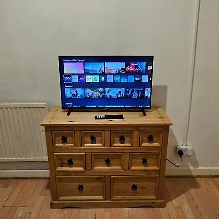 No Frills & Nothing Fancy 1 Bed Studio City Centre Cardiff Exterior foto